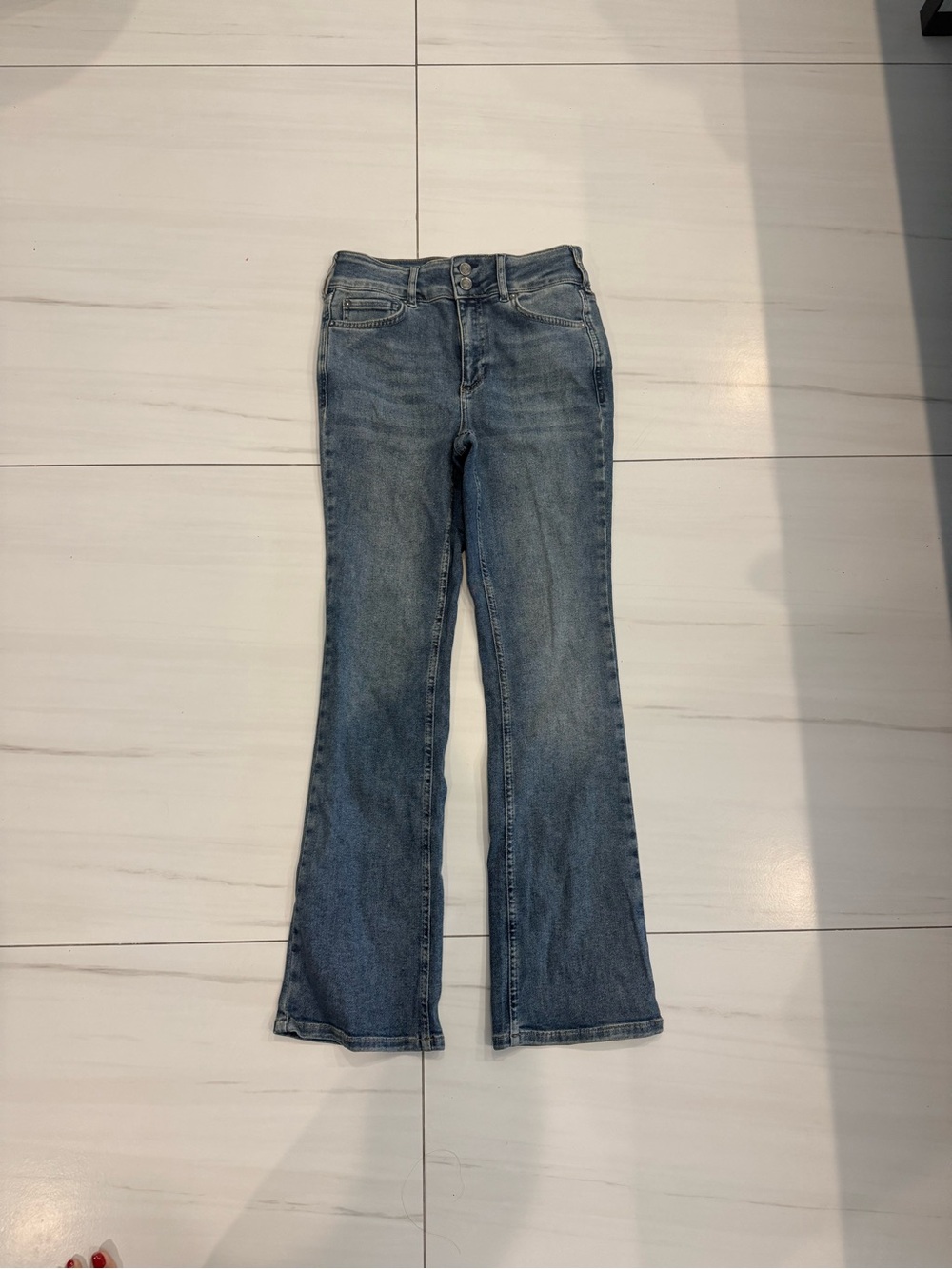 Free People / We the free medium blue Wash Flared Jeans size 30